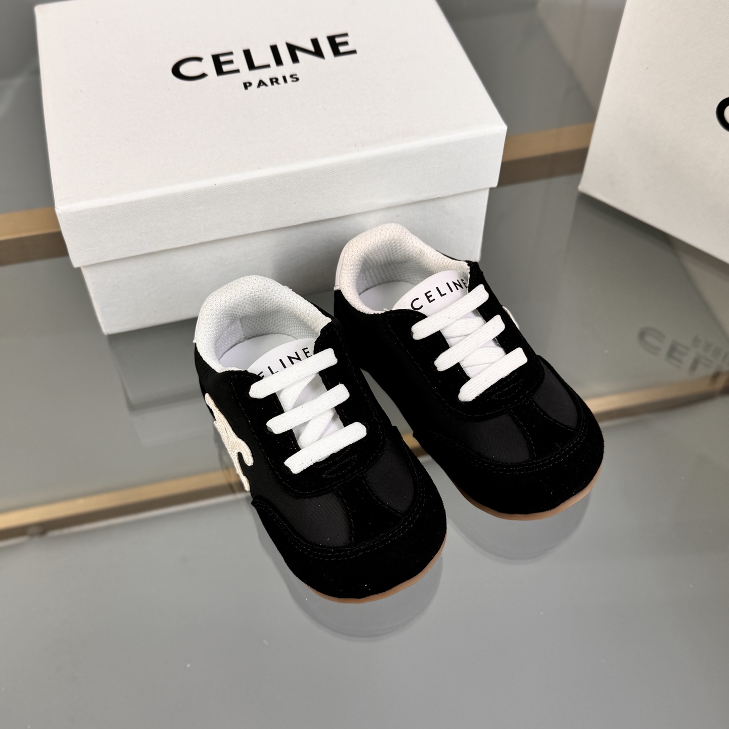 Children's shoes child